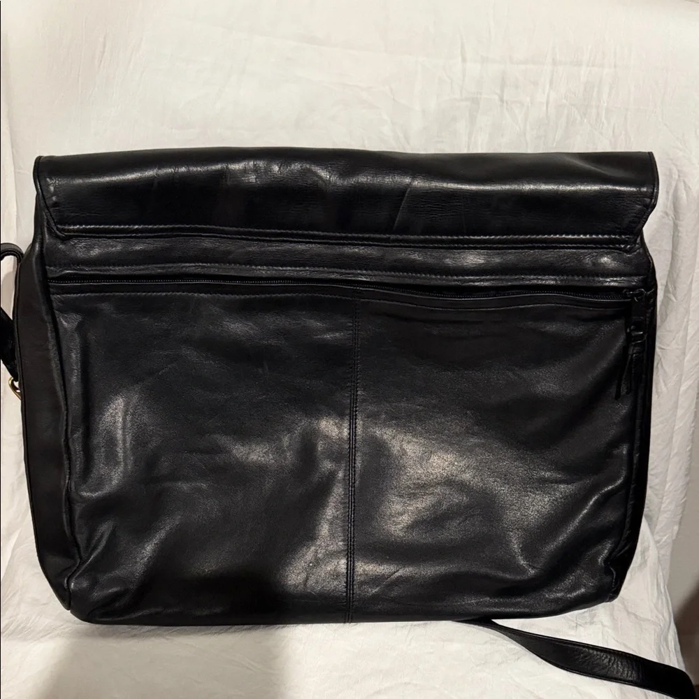 Vintage Preswick & Moore Sleek Black Leather Messenger Bag